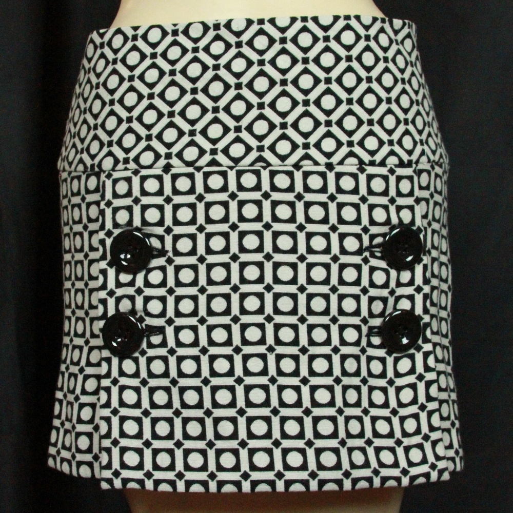 Black & White Geo Mod Skirt Size 2 Pleated